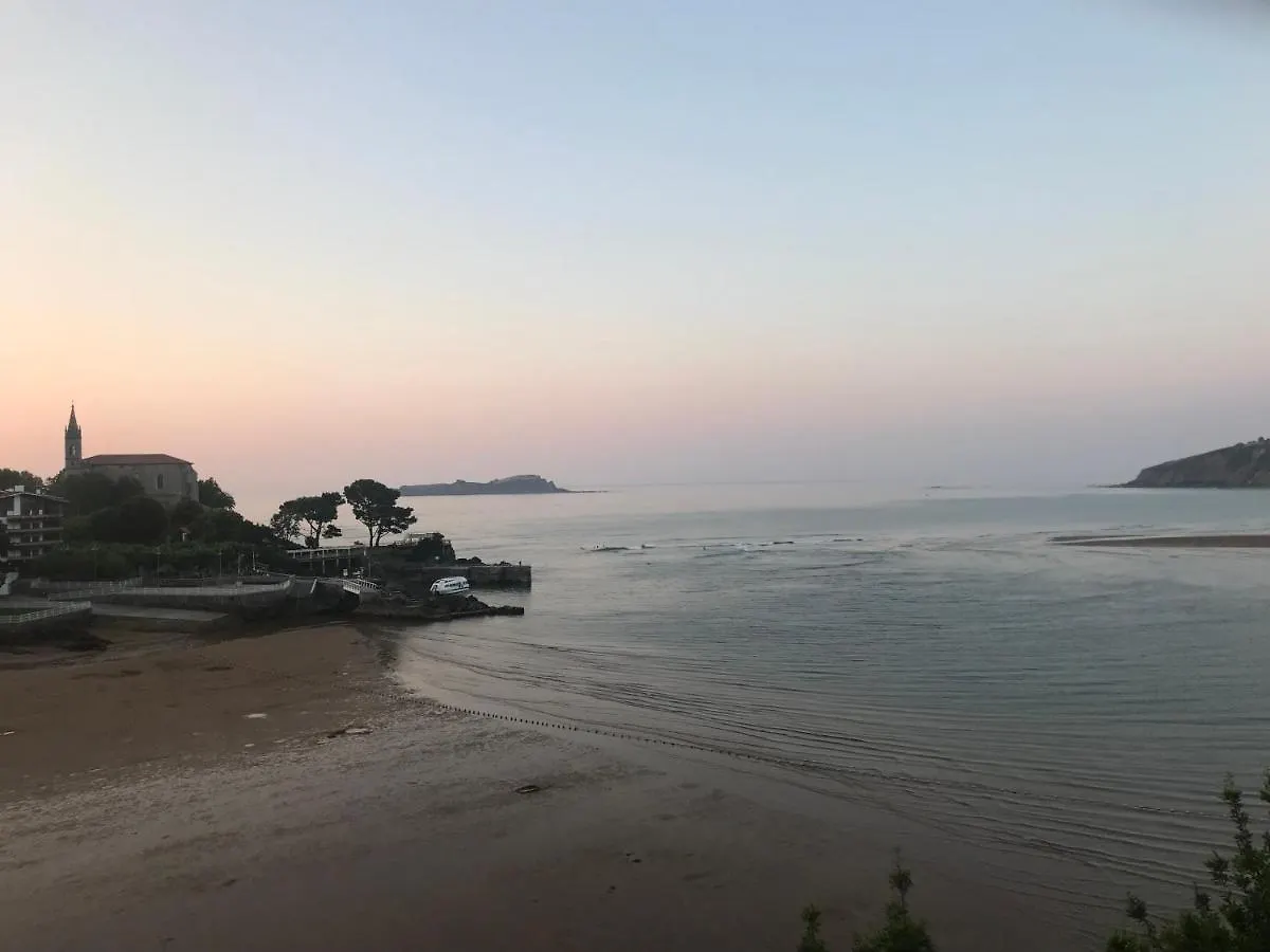 Mundaka Beachfront House 0*,