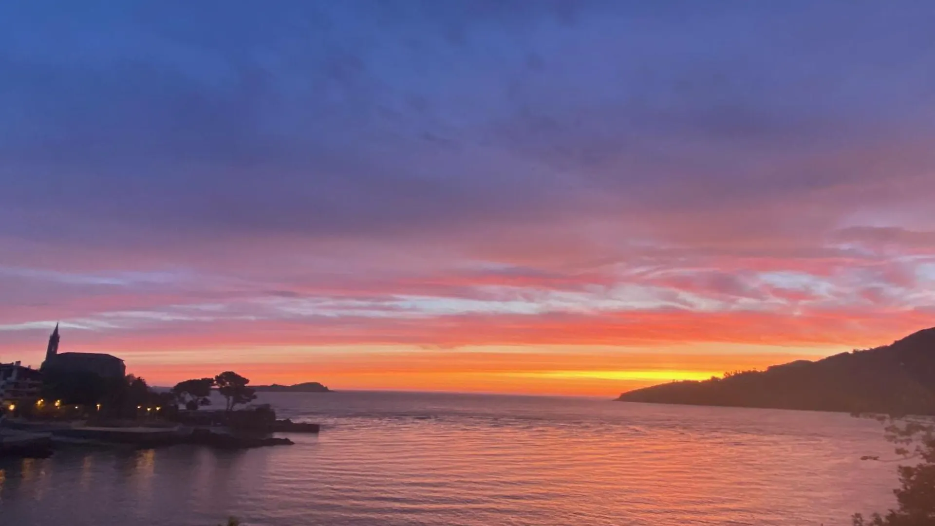 Villa Mundaka Beachfront House