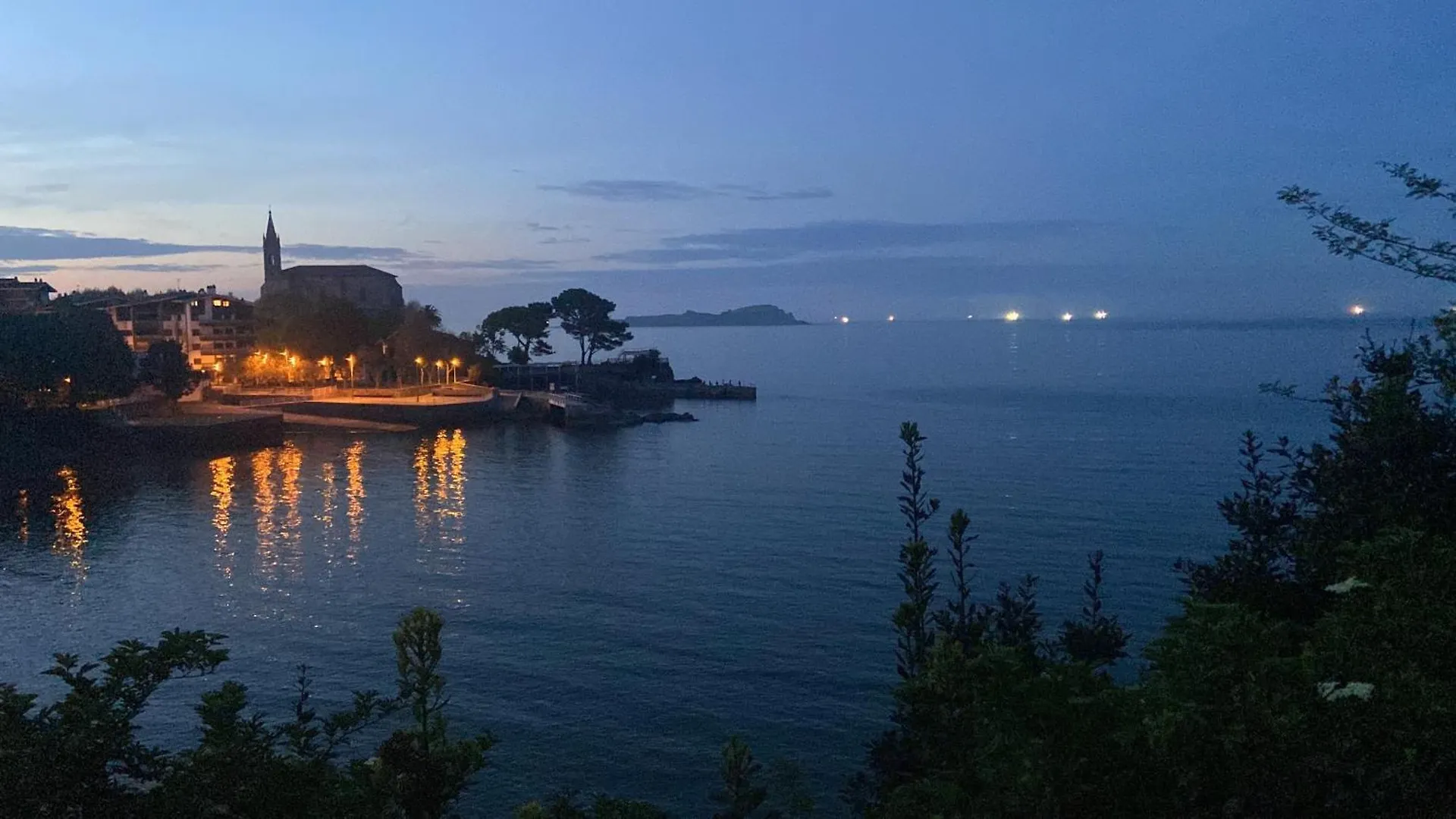Mundaka Beachfront House 0*,