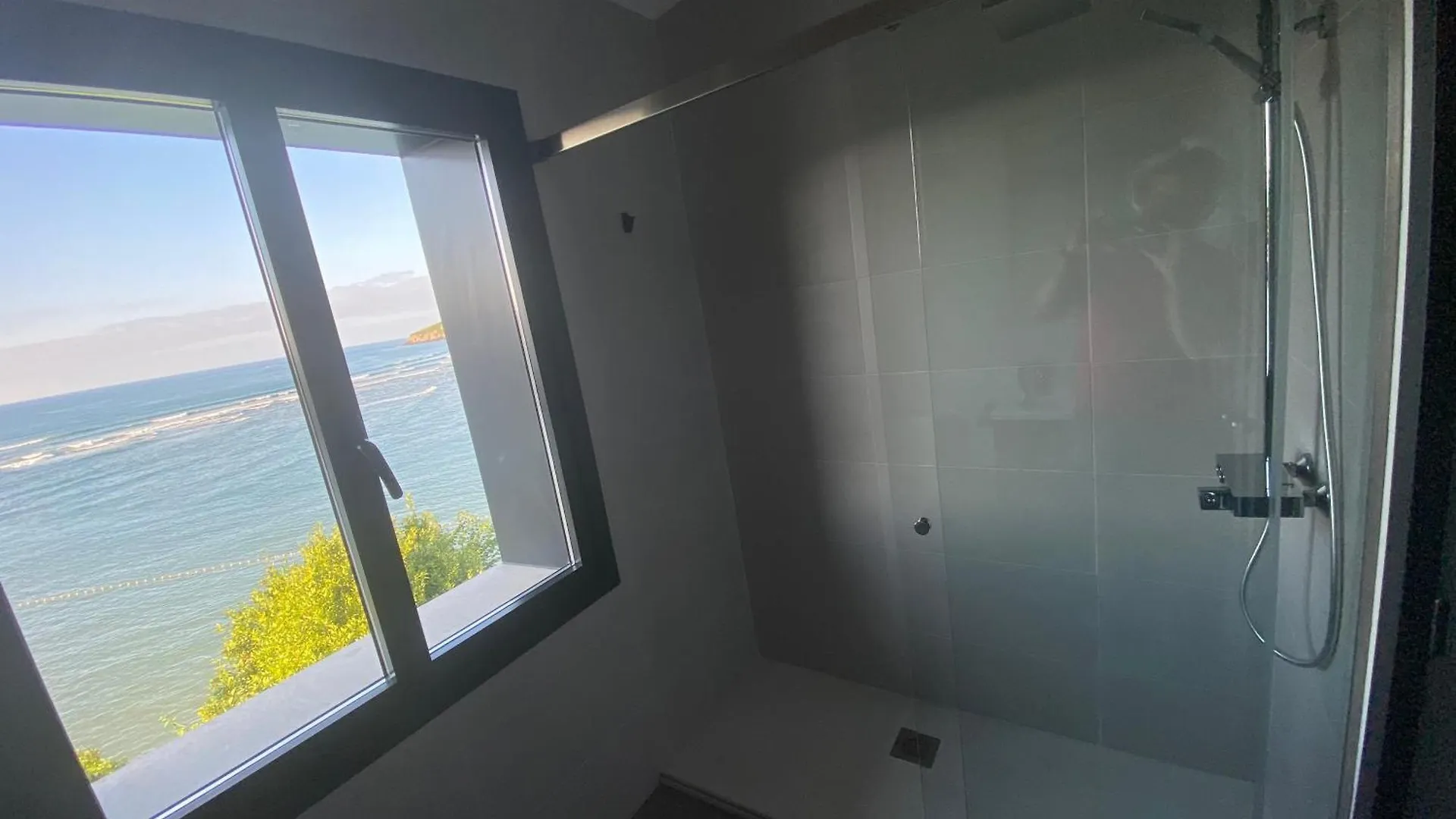 Mundaka Beachfront House 0*,